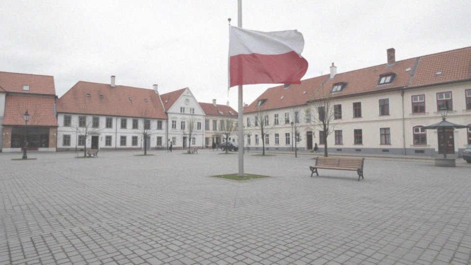 Jakie zasady dotyczą eksponowania flagi Polski?